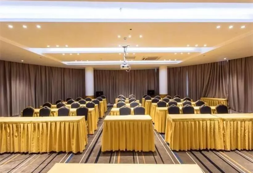 Hotelli City Comfort Inn Lingshui Central Avenue Bus Station