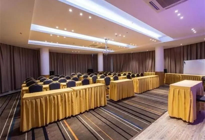 Hotelli City Comfort Inn Lingshui Central Avenue Bus Station