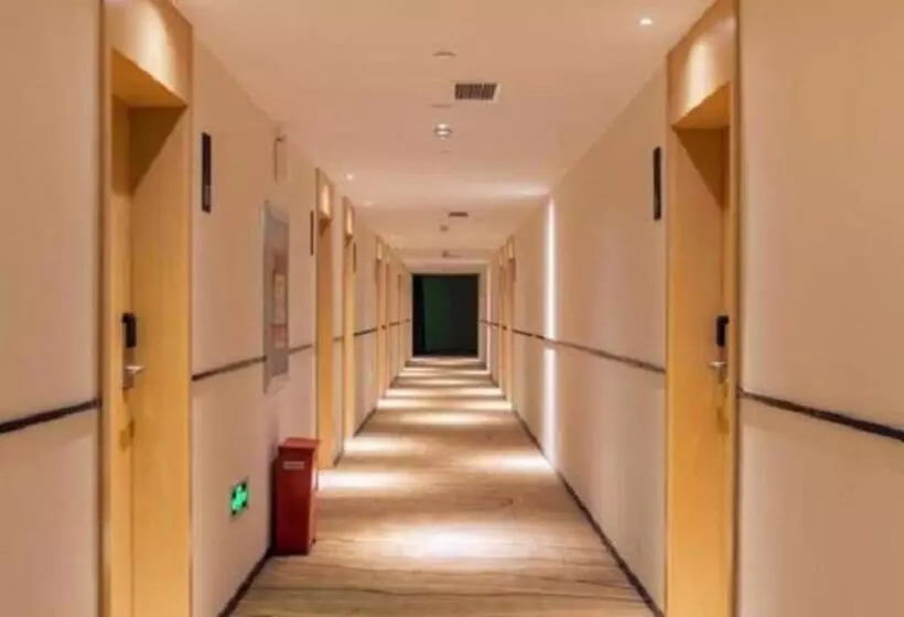 هتل City Comfort Inn Wuhan Tianhe Airport Outlets