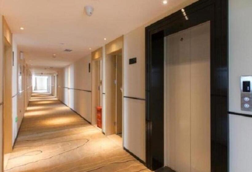 Hotel City Comfort Inn Wuhan Tianhe Airport Outlets