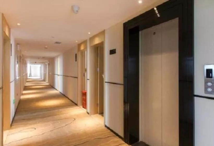 هتل City Comfort Inn Wuhan Tianhe Airport Outlets