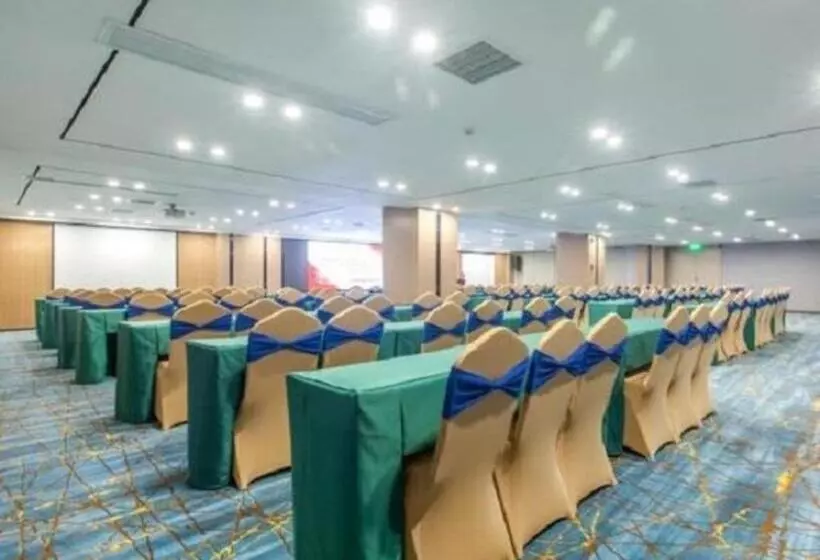 هتل City Comfort Inn Wuhan Tianhe Airport Outlets