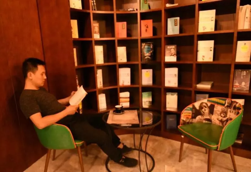 Hotelli James Joyce Coffetel·nanchong Southern Government Center