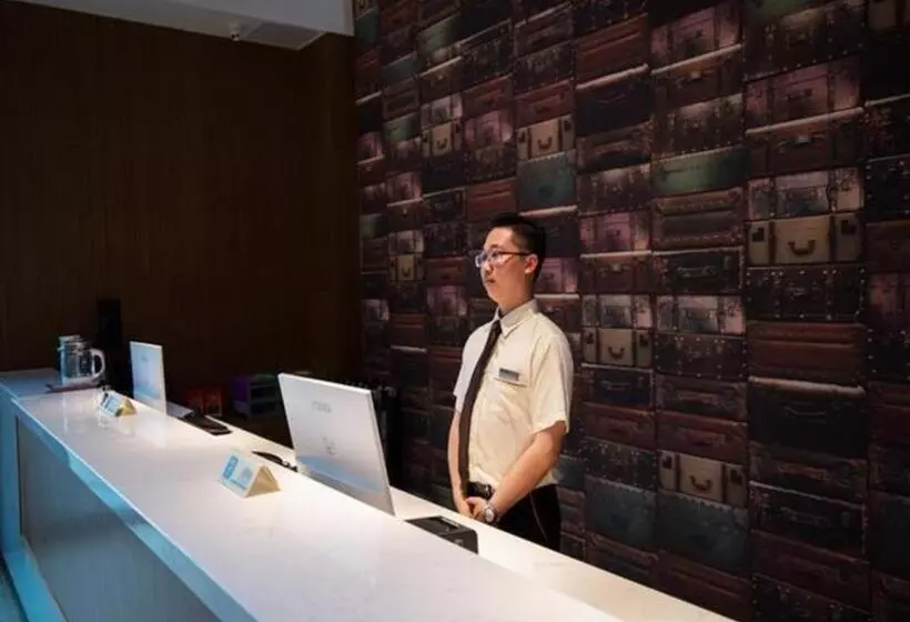 Hotelli Jtour Inn Foshan Xingui Commercial Plaza