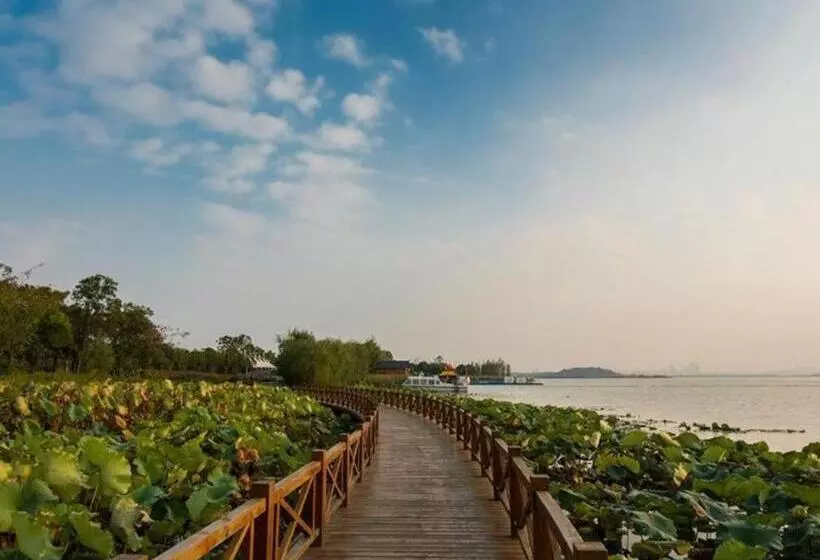 Lavande Hotels Wuhan Caidiao Changfu Business Center