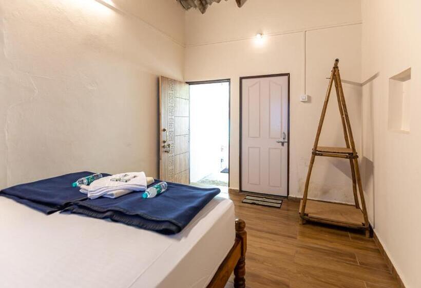 هتل Sunset Cafe Beach Stay