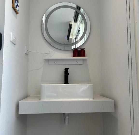 پانسیون 122 Western Building