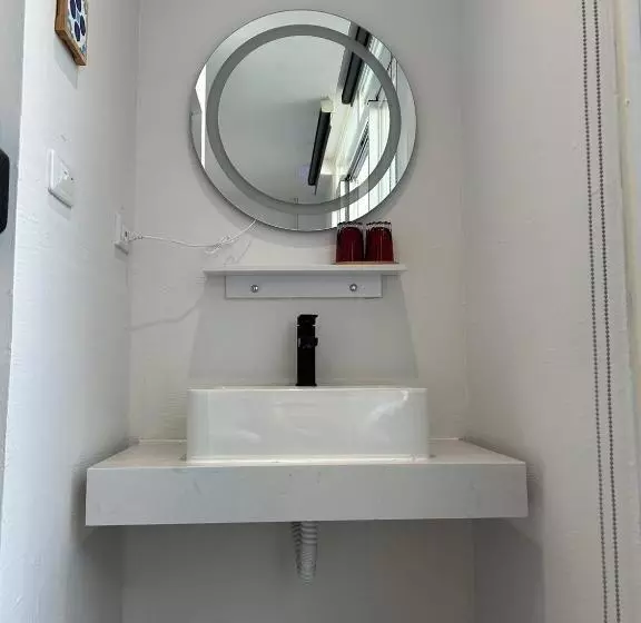 پانسیون 122 Western Building