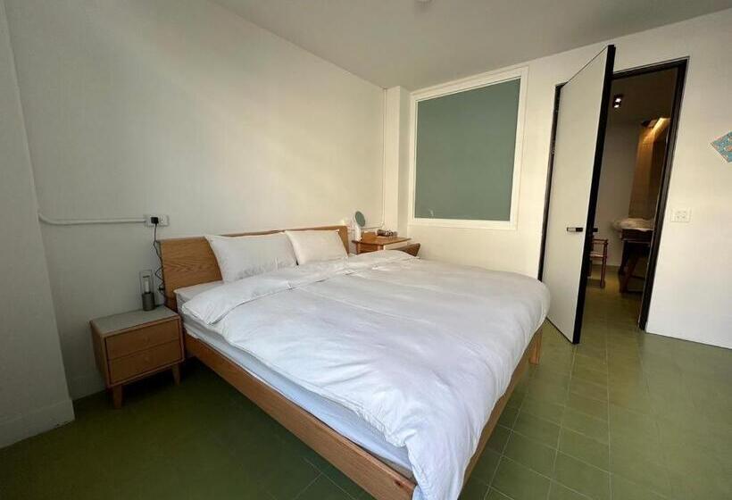 پانسیون 122 Western Building