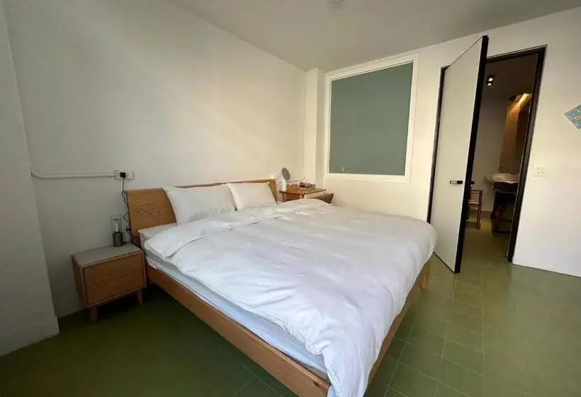 پانسیون 122 Western Building