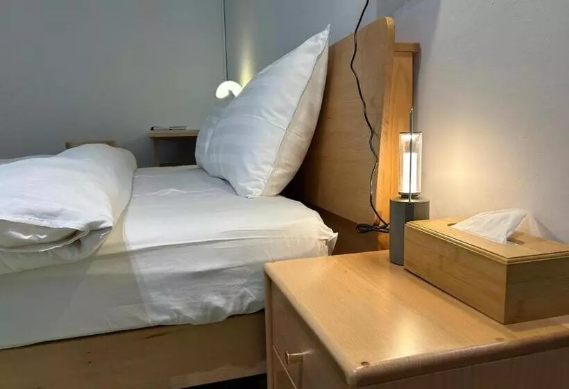 پانسیون 122 Western Building