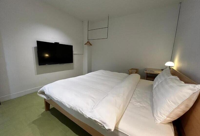 پانسیون 122 Western Building