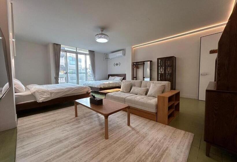 پانسیون 122 Western Building