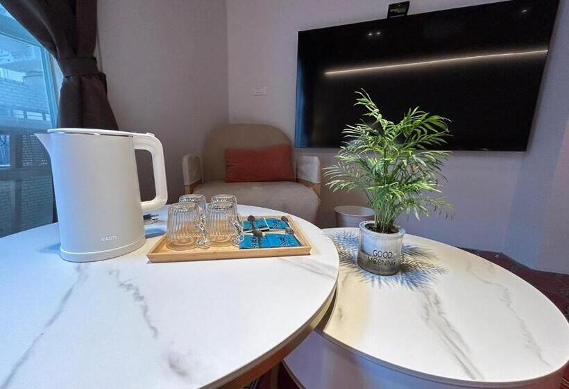 پانسیون 122 Western Building