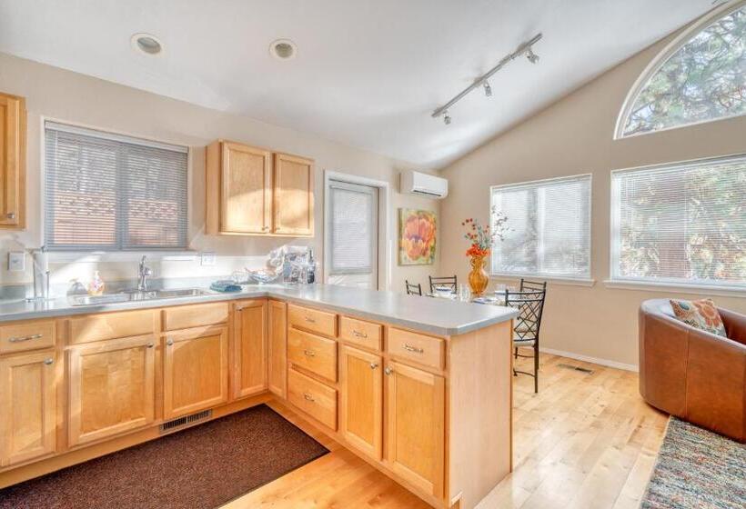 پانسیون Kathy S Westside Perch