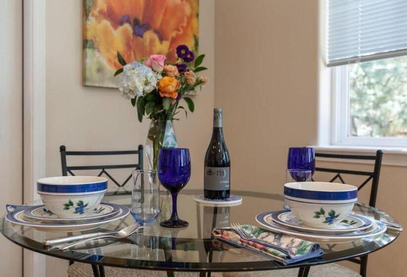 پانسیون Kathy S Westside Perch