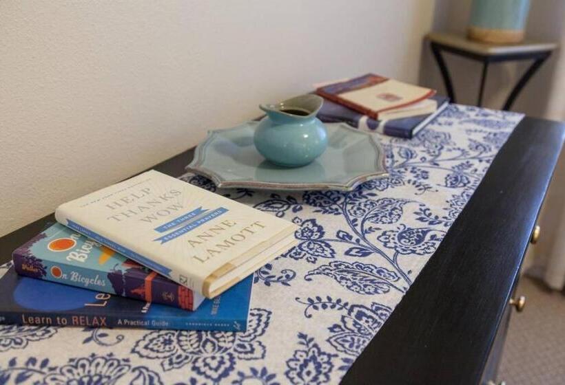 پانسیون Kathy S Westside Perch