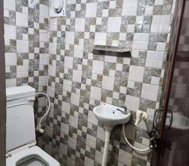 ホテル Goroomgo Maujis Villa Guest House Prayagraj Near Sangam Railway Station Luxury Room Quality Exce