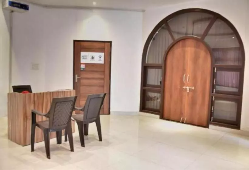 ホテル Goroomgo Maujis Villa Guest House Prayagraj Near Sangam Railway Station Luxury Room Quality Exce