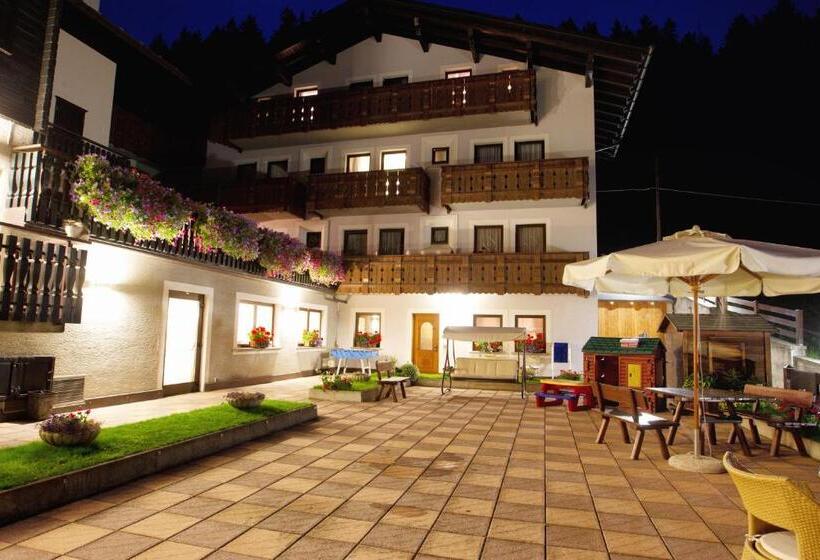 בית מלון כפרי Cardo