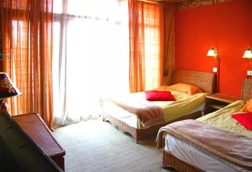 Shangri La Lao Shay Youth Hostel