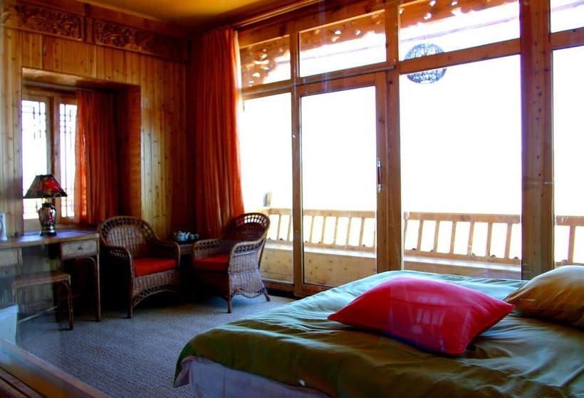 Shangri La Lao Shay Youth Hostel