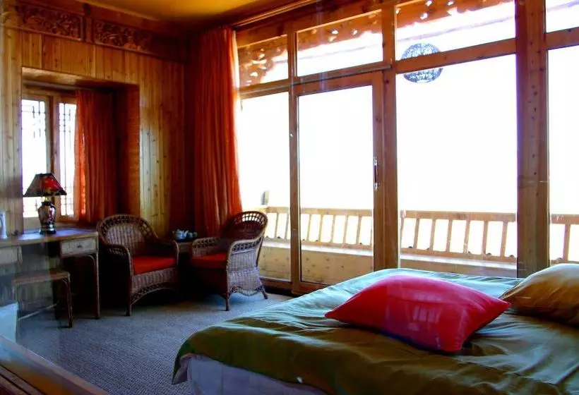 Shangri La Lao Shay Youth Hostel