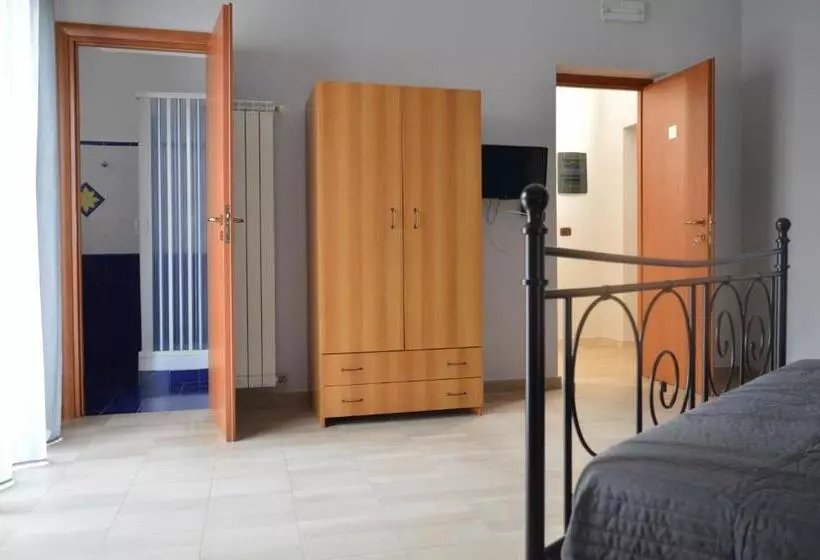 هتل B&b Scalea Rooms