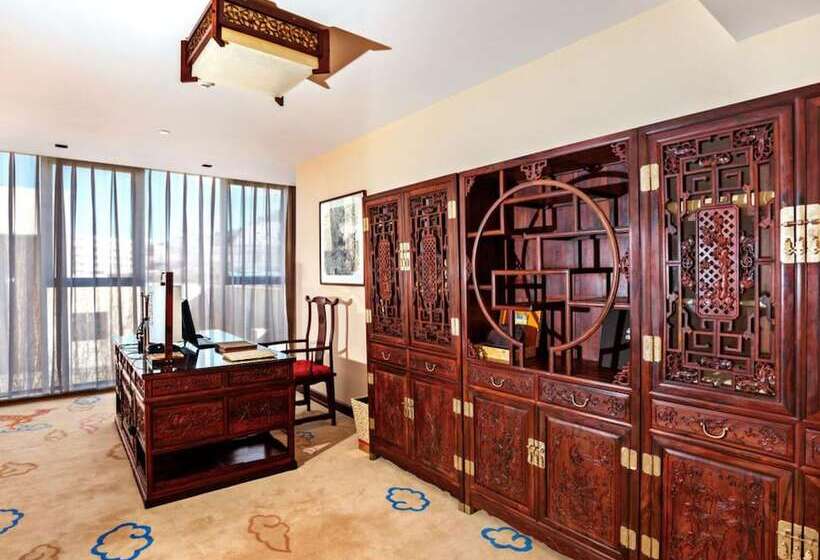 Отель Imperial Palace