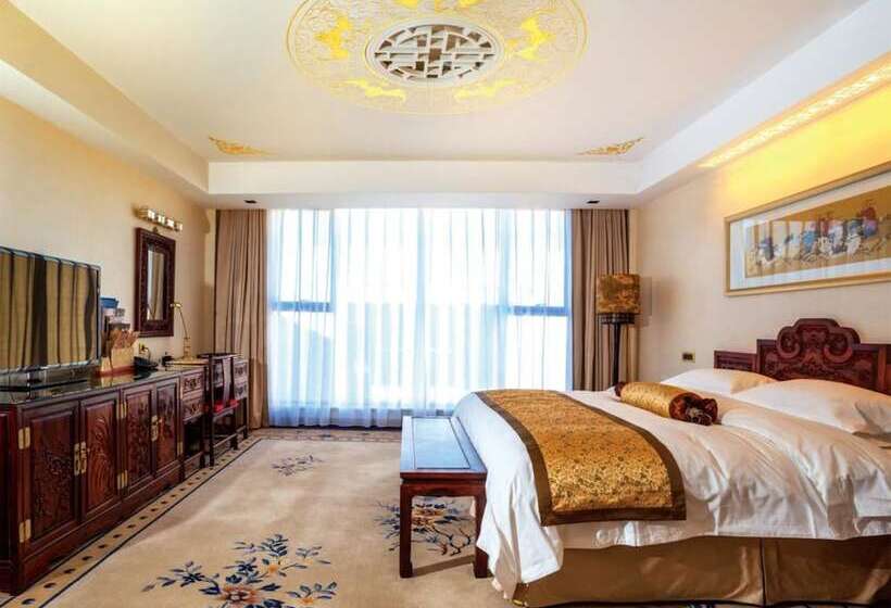 Отель Imperial Palace