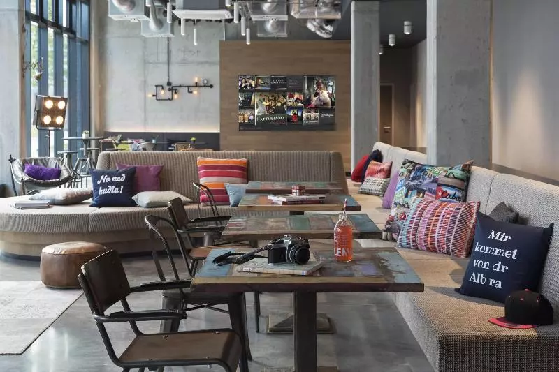 Hotelli Moxy Stuttgart Airport/messe