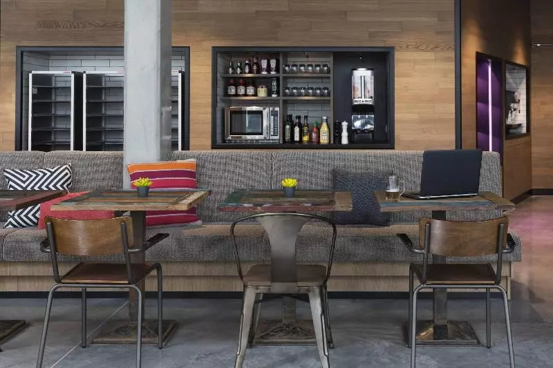 Hotelli Moxy Stuttgart Airport/messe