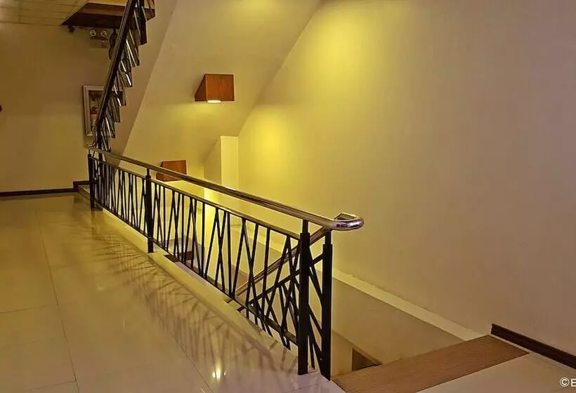 هتل Golden Gate Suites