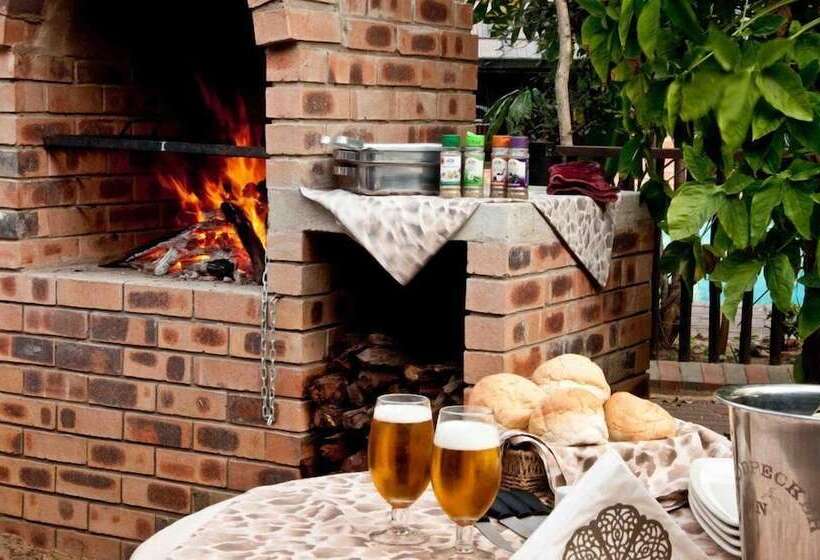 פנסיון Woodpecker Inn