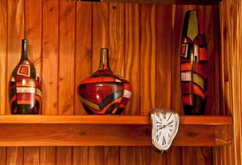 פנסיון Woodpecker Inn