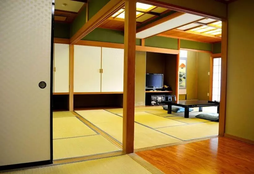 旅館 Shin Kaikatei Izumi