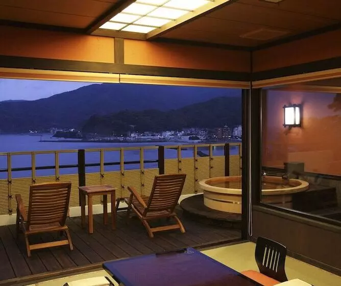 旅館 Shin Kaikatei Izumi