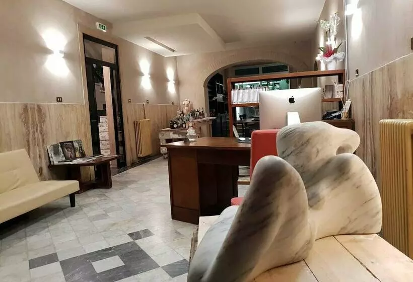 Art Hotel Pietrasanta