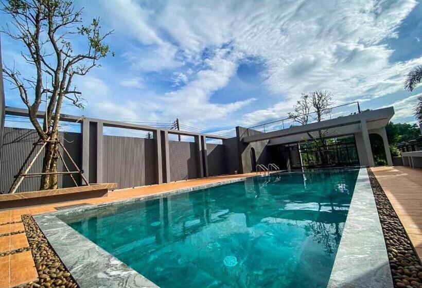 فندق Seree Grand Resort