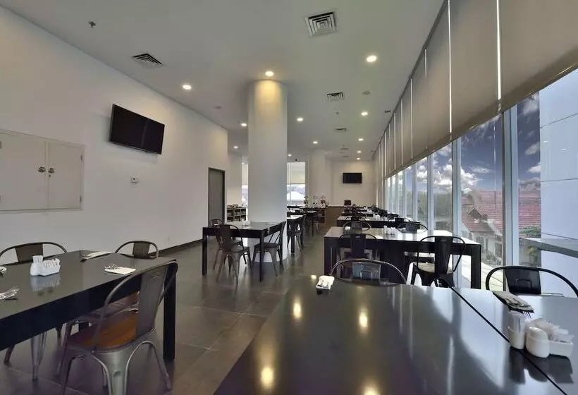 Whiz Hotel Sudirman Pekanbaru