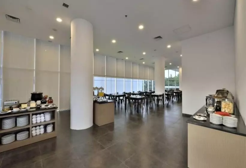 Whiz Hotel Sudirman Pekanbaru