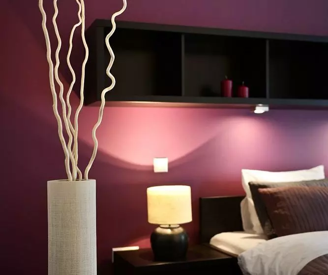 هتل Angel Plaza Apartments  Old Town