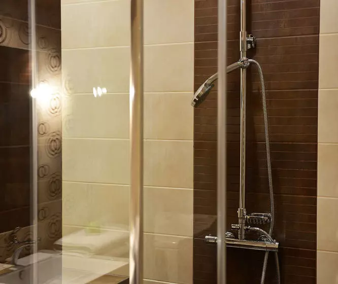هتل Angel Plaza Apartments  Old Town