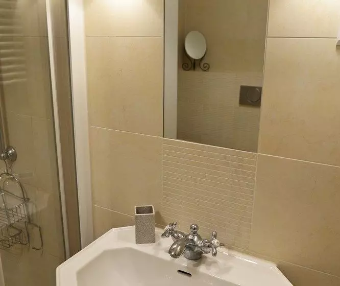 هتل Angel Plaza Apartments  Old Town