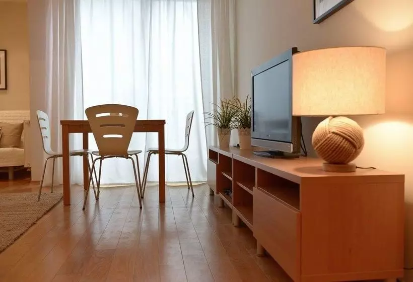 هتل Angel Plaza Apartments  Old Town