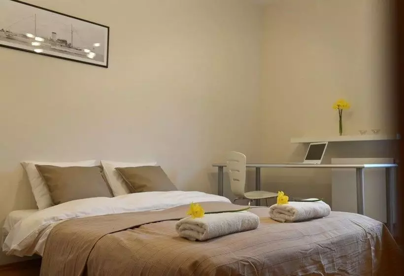 هتل Angel Plaza Apartments  Old Town