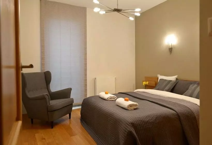 هتل Angel Plaza Apartments  Old Town