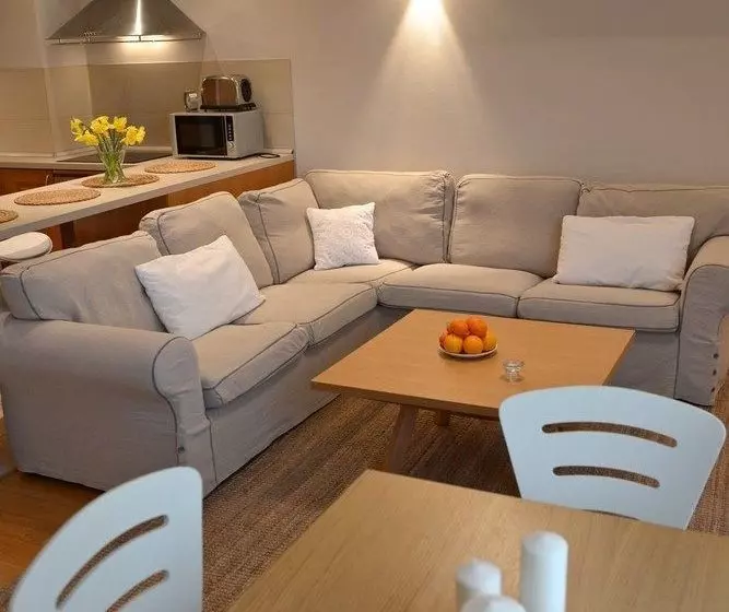 هتل Angel Plaza Apartments  Old Town