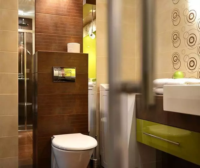 هتل Angel Plaza Apartments  Old Town
