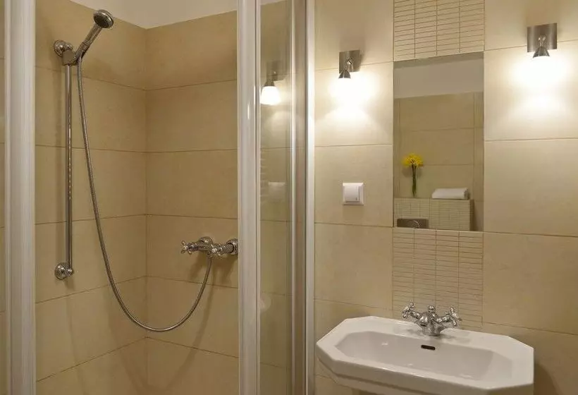 هتل Angel Plaza Apartments  Old Town